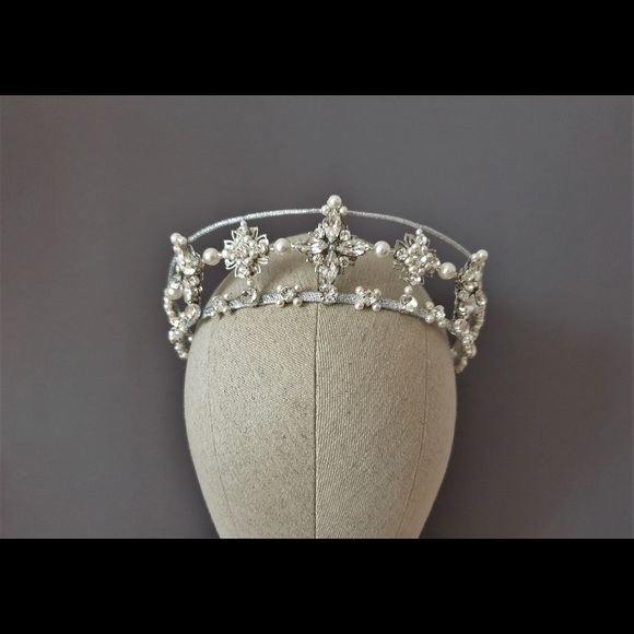 Wedding Bridal Tiara - Picture 2 of 8
